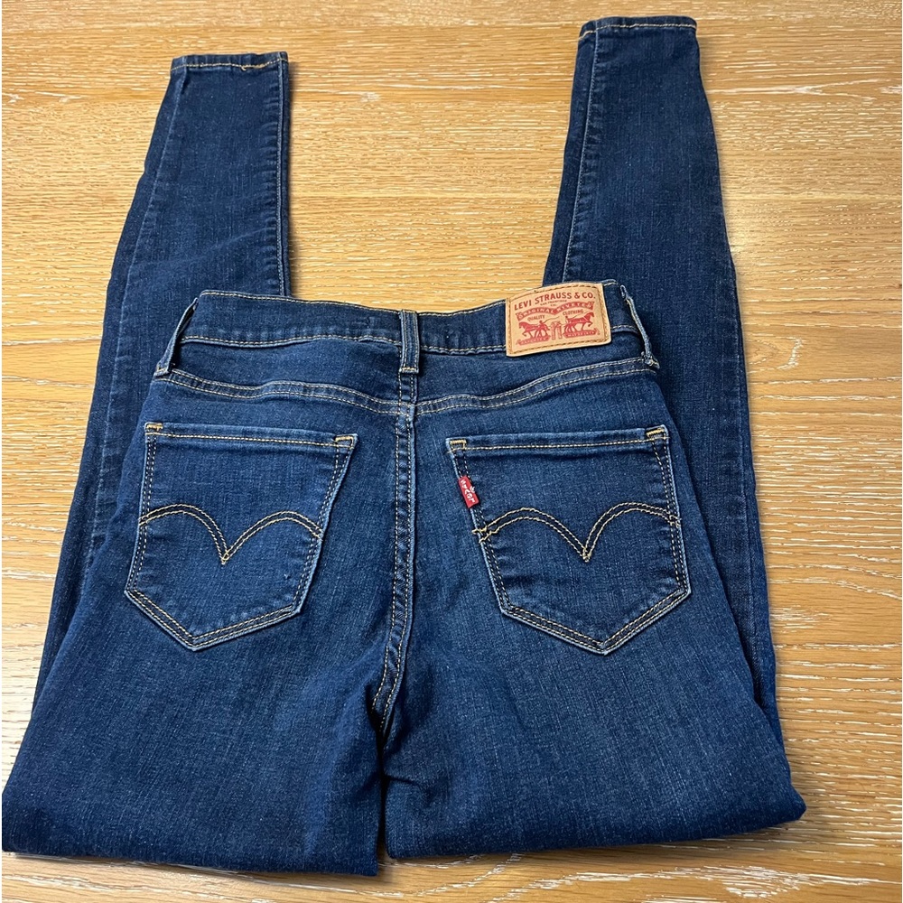 Levi’s - size 25